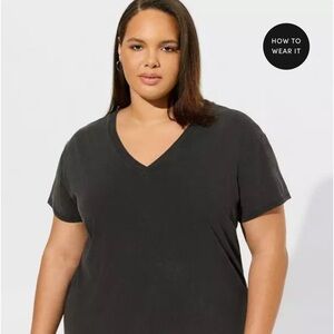 TORRID Heritage Black V-Neck Women's Top Size 2 (16/18)